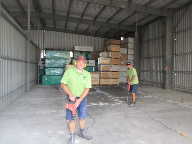 Treating storage shed at Boss Wrecking 002